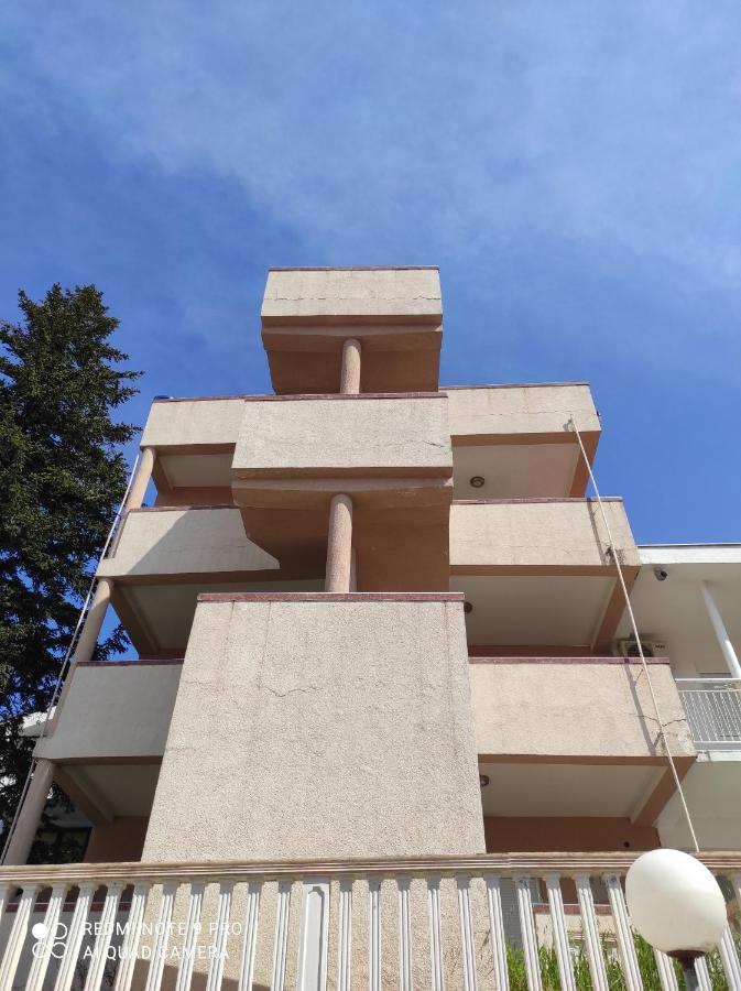 Apartments Anne Petrovac na moru Exterior foto