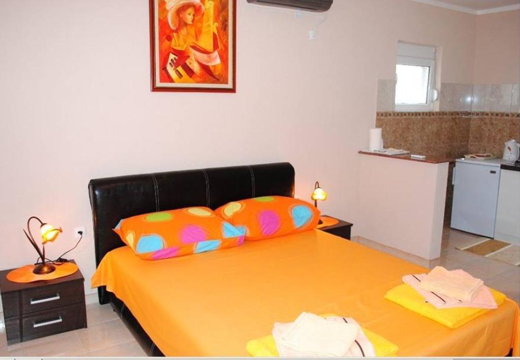 Apartments Anne Petrovac na moru Zimmer foto